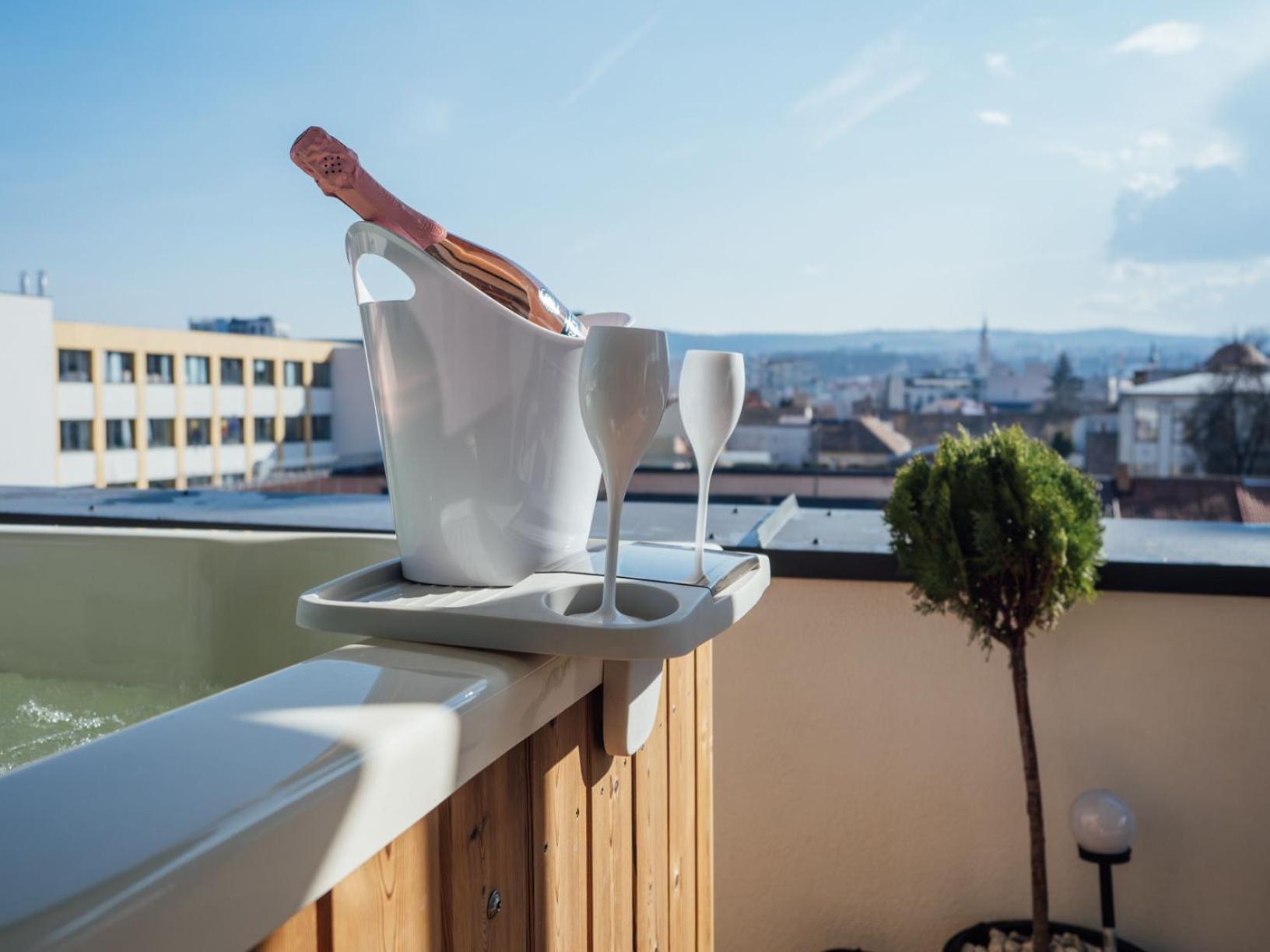 Gavas Jacuzzi Relax Zen Apartment Cluj Napoca Bagian luar foto
