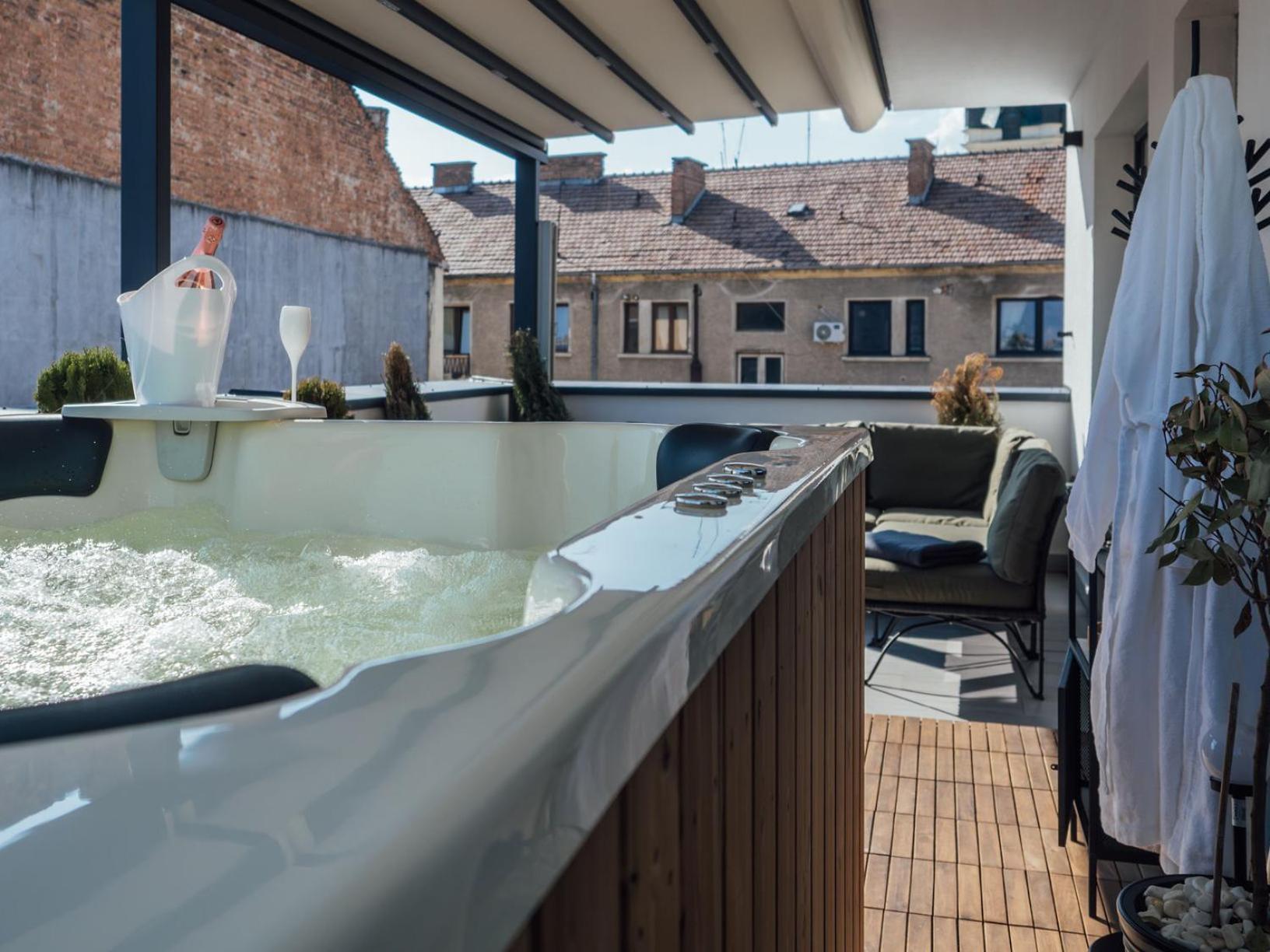 Gavas Jacuzzi Relax Zen Apartment Cluj Napoca Bagian luar foto