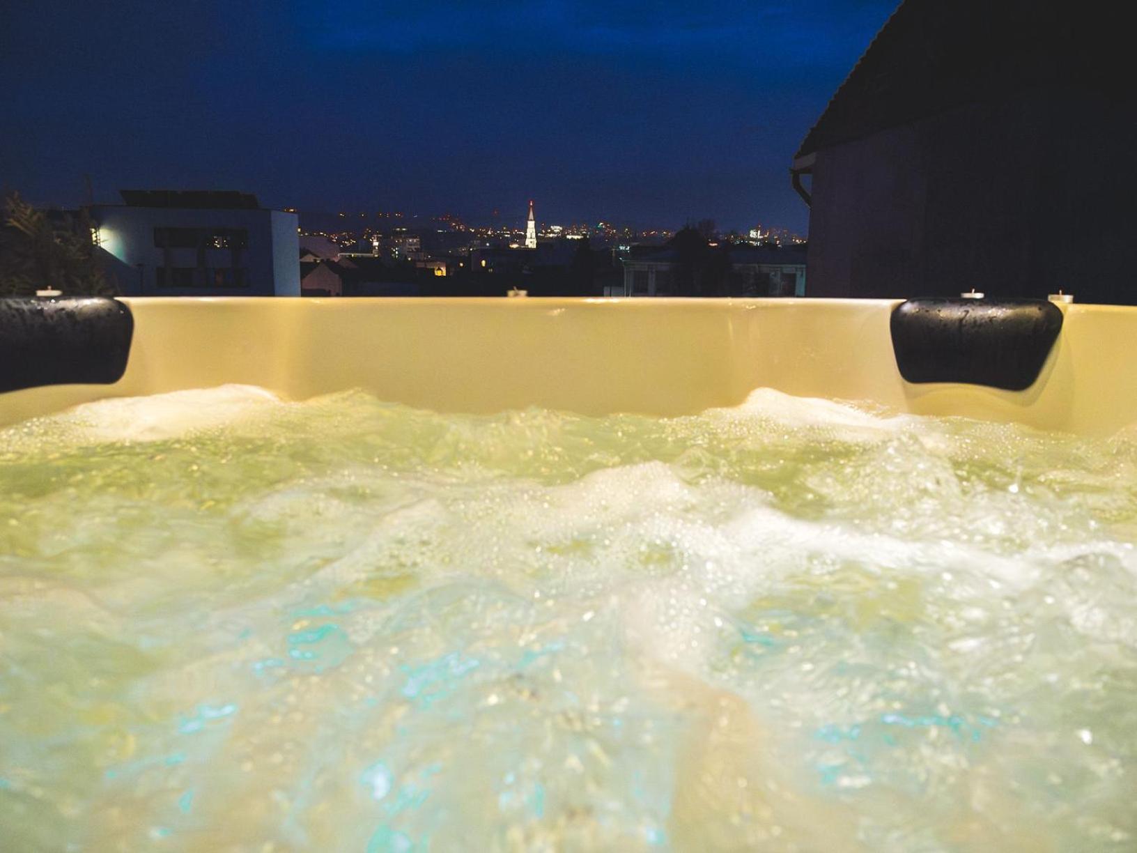 Gavas Jacuzzi Relax Zen Apartment Cluj Napoca Bagian luar foto